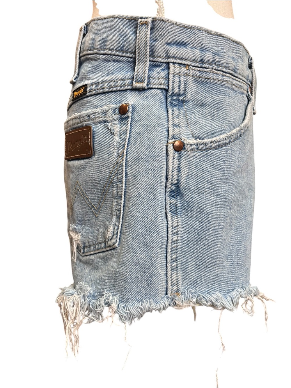 Wrangler Reworked Distressed Cutoff Denim Shorts Light Wash High Rise Size 30 - Picture 6 of 9